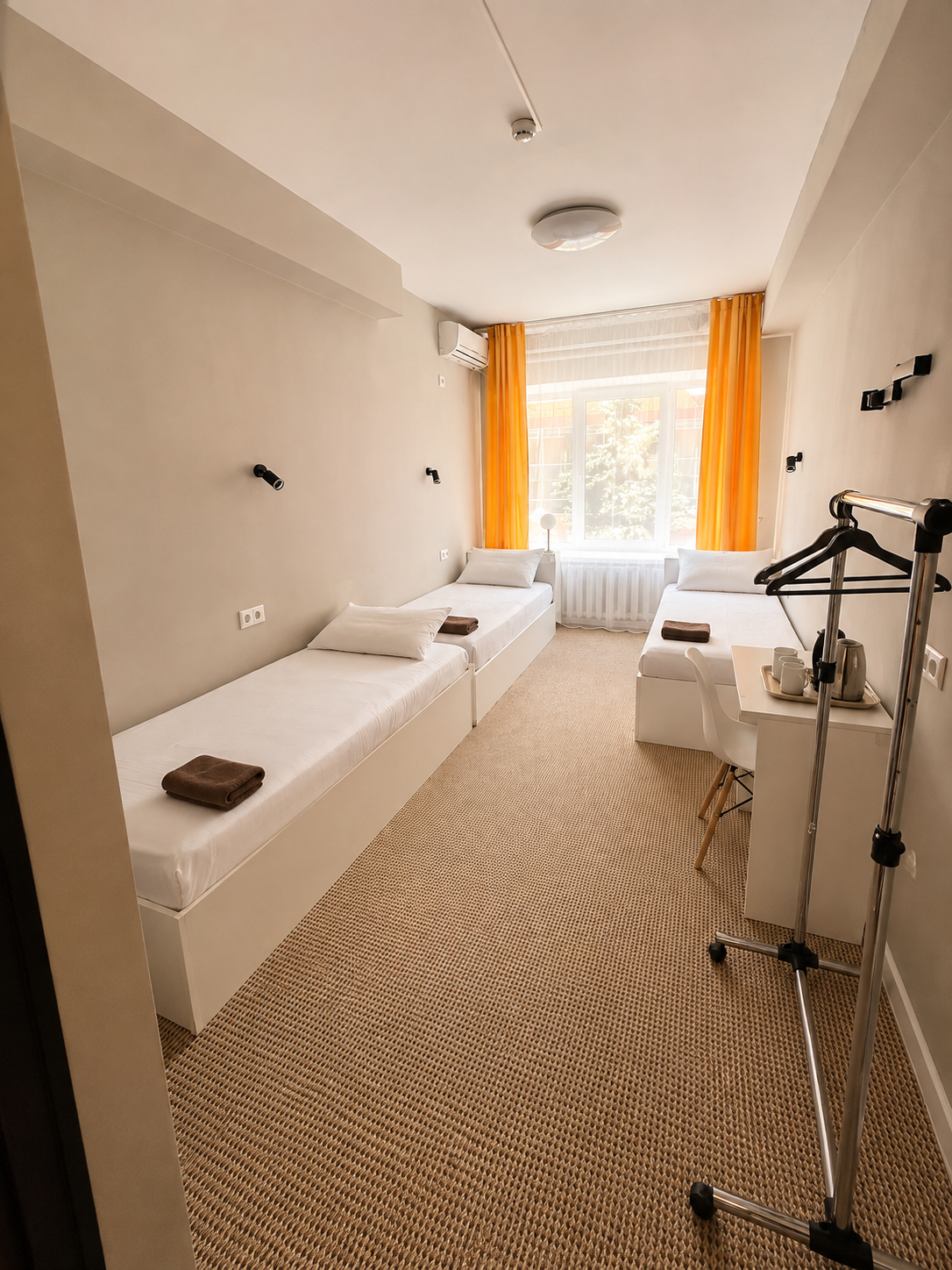 01_main_three_beds_view